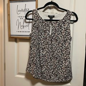 White House Black Market sleeveless top size XSmall